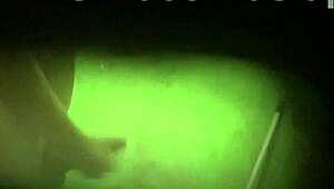 batendo uma no banheiro de casa