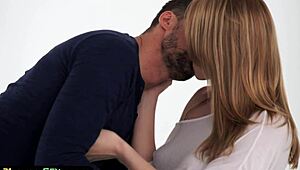 Damn! This trimmed glam model just can't get enough of hard drilling action!