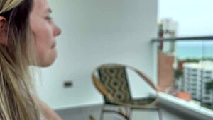 उफ, तुम्हारी चूत में ये झींगा गिर गया, इसे चाटकर निकालूंगा!