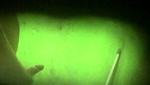 batendo uma no banheiro de casa