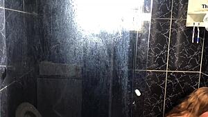 Novinho Comendo A Tia Do Seu Amigo No Banheiro Da Casa Dela Branquinha Gostosa