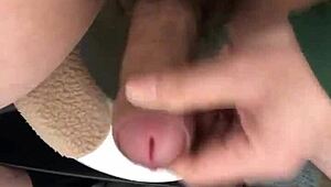 Hell yeah! Japanese amateur jerks off in early morning toilet!