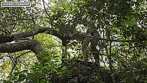 Aproveito da Minha Humildade Só Pra Mim Ajudar, Mas Que Safadeza na Floresta com Essa Morena!