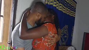 सौतेली माँ और सौतेली बेटी सांता को पकड़कर जंगली थ्रीसम चुदाई