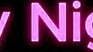 बिग ऐस स्टेपसिस्टर शावर के बाद थॉन्ग में कैच हुई