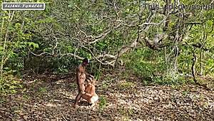 Aproveito da Minha Humildade Só Pra Mim Ajudar, Mas Que Safadeza na Floresta com Essa Morena!