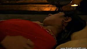 लस्टफुल एशियन ब्रूनेट डीप ओरल और सेक्सुअल मसाज का मजा लेती है