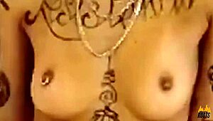 Brazilian Amateur Masturbates in Office During Photo Shoot