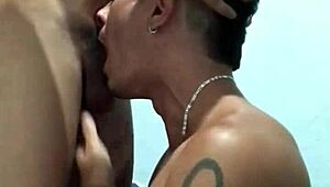 Favela Cruising: Vendedor de Bala do Morro do Dende Sucks Outdoors