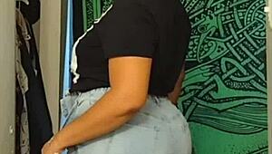Fat Black Femdom Shakes Huge Ass in Tight Jeans