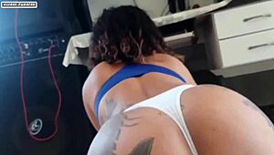 fiquei com muito tezao quando vim meu namorado malhando que fui logo engoli aquela pica