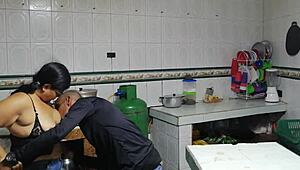 मेरे पति के दोस्त ने मुझे स्क्वर्ट तक पाउंड किया, वाइल्ड लेस्बियन वाइब्स