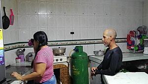 मेरे पति के दोस्त ने मुझे स्क्वर्ट तक पाउंड किया, वाइल्ड लेस्बियन वाइब्स