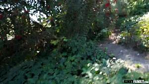 Kinky Family - Fucking Tight-Pussy Stepsis Marina Woods in Teen Action.