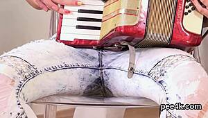 Stunning looker fills her tight cunt with warm pee, oh man!