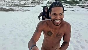 Cobra preta emerged from the moving sand and entered mulata fernanda chocolate's ass & joao o safado.