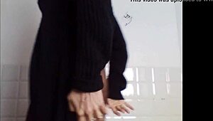 Exclamatory-Provocative Wet Lips Rubbing Cock For Teen 18+ Cumshot!