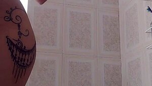 tattooed colombian fingers herself in shower squirting