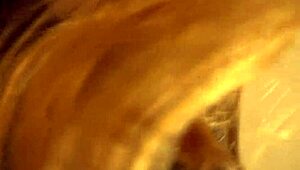 chica friki con su chocho húmedo quiere una gran verga