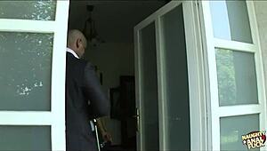 i'm watchin this cute blode with big tits gettin her ass spread in cowgril position, so hot