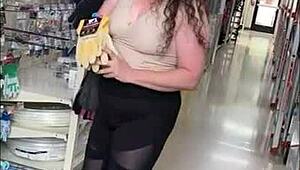 ओएमजी, रिमोट कंट्रोल लोवेंस प्ले पब्लिक ऐस हार्डवेयर स्टोर में, हाइडिंग बैक ऑर्गेज्म्स!