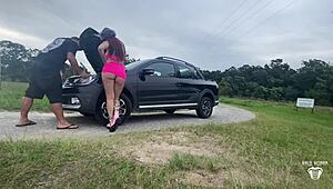 O Carro da Gostosa Quebrou na Estrada, Ajudei e Ela Me Pagou com Buceta Quente. Completo no Sheer e Red!