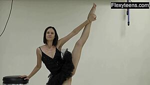 flexyteen markova showing off insane stretches in hot workout! 💪