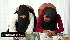 जी जोई राइड्स हार्ड इन ग्रुप