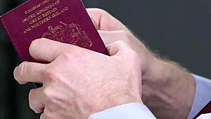 hot peach receives jizz load on her face while sucking all the cum