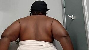 Teasing Straight from Toilet with a Lil Bit of Wipe