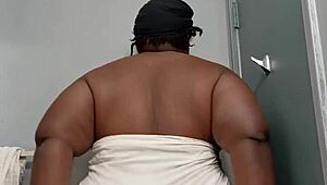 Teasing Straight from Toilet with a Lil Bit of Wipe