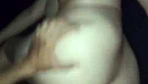 mi vecina trata de hacerme garganta profunda y como no logra hacerme venir me la t�rmino cogiendo