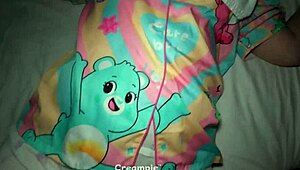 सोती हुई एशियन ब्यूटी के अंदर फिनिश करने के लिए चुपके से घुसना