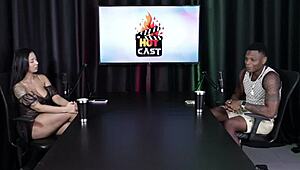 Slutty milf Sara Jay shares a hard cock with brunette Jayla Starr