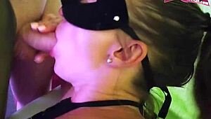 deutsche amateur milf bekommt ersten dreier im swinger club mit alten m�nnern