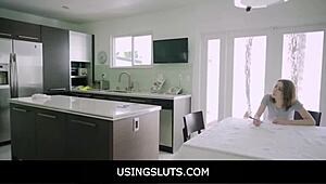 मैं अपनी टीन 18+ स्टेप डॉटर को स्टेप डैड के लिए फ्रीयूज सेक्स टॉय के रूप में इस्तेमाल कर रहा हूं लंदन रोज ट्रिस्टन समर्स माइक मैनसिनी