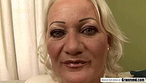 Hey, check this amateur old anal slut having fun time! 😜