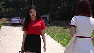 कोरियन बेब तुम्हें एक्सट्रीम वाइल्ड लेक्शन के माध्यम से गाइड करती है