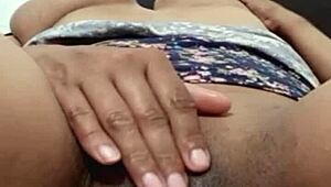 I masturbo very nicely on video call