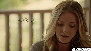 रिच बॉस टू स्टनिंग ब्लॉन्ड्स के साथ वाइल्ड थ्रीसम स्कोर करता है विक्सन पर।