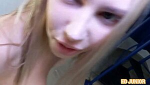 Loira novinha does full anal with hung guy on Red and Sheer