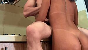 हॉर्नी स्टेपब्रदर किचन में सबमिसिव स्टेपसिस्टर को चोदता है, लंड चूसवाता है और फेस पर कम करता है