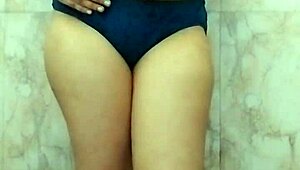 गर्म इंडियन लड़की फिंगरिंग स्टीमी हिंदी टेल में