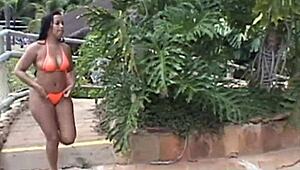 Showing Pussy In Park At Caldas Novas