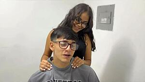 तो, मेरी नई मेडेलिन सौतेली बहन ने हॉट इंटरव्यू में ऑफिस सेक्स के लिए भीख मांगी