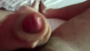 नई सेक्स टॉयज से अकेले चूत में डालकर मुठ मारना