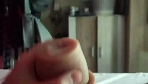 नई सेक्स टॉयज से अकेले चूत में डालकर मुठ मारना