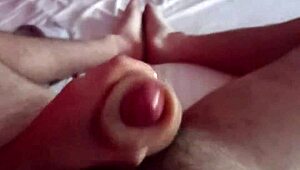 नई सेक्स टॉयज से अकेले चूत में डालकर मुठ मारना