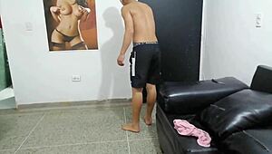 Parte 1: Mi Maestro Folla Mi Coño Pequeño y Trago Su Leche