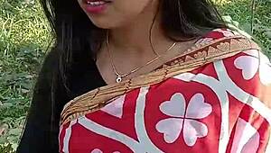 हॉर्नी गृहिणी पडोसी को चोदती है